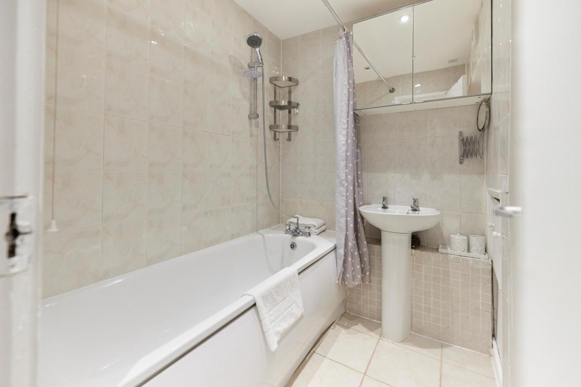 The Kennington Park Crib - Lovely 2Bdr Flat With Garden Лондон Екстер'єр фото